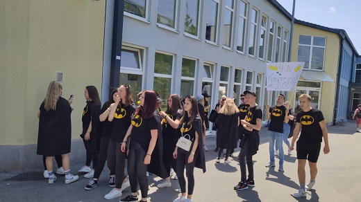 Detalj s oprotaja od maturanata